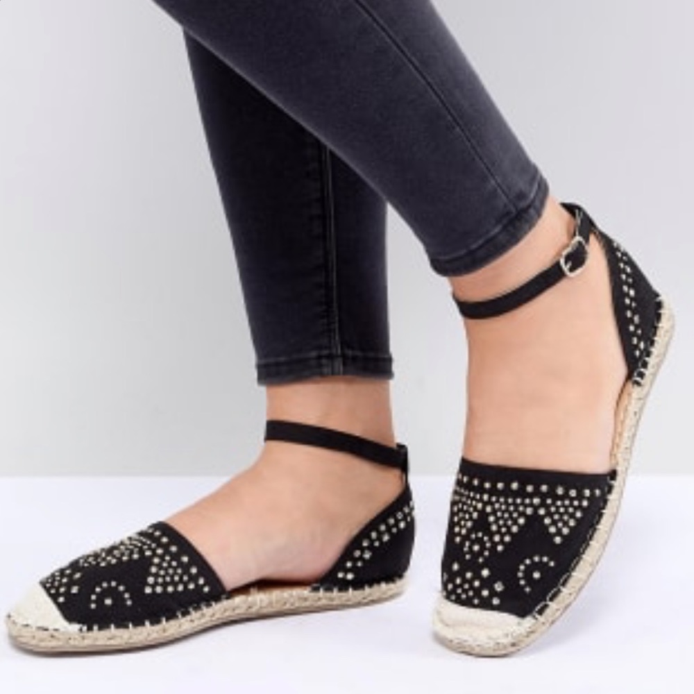 NWOB Truffle Collection studded‎ espadrille